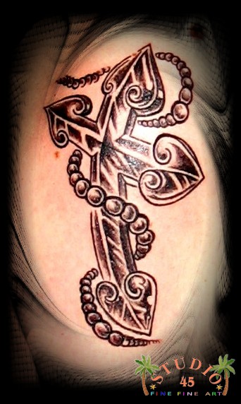 Geflochtenes Kreuz mit Rosenkranzkette Tattoo Recklinghausen STUDIO 45